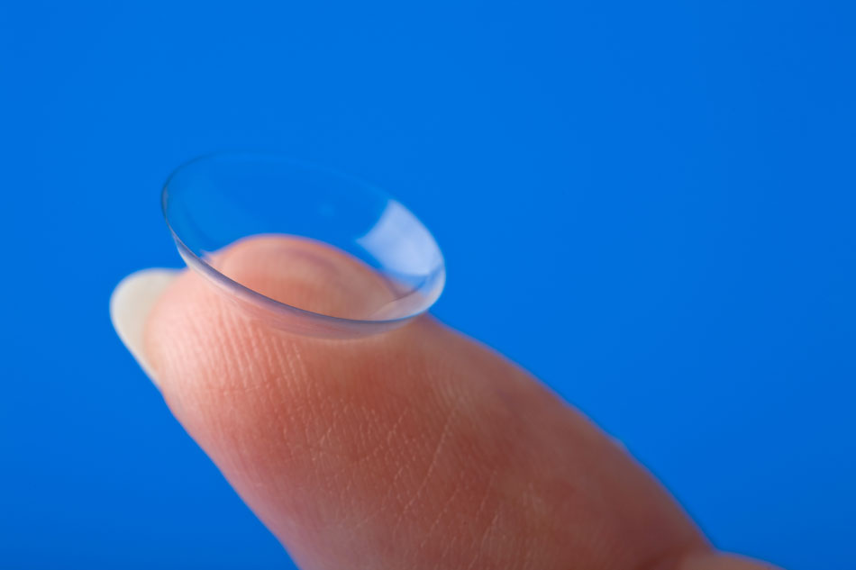 Safety First How To Remove A Stuck Contact Lens The Right Way Lenspure